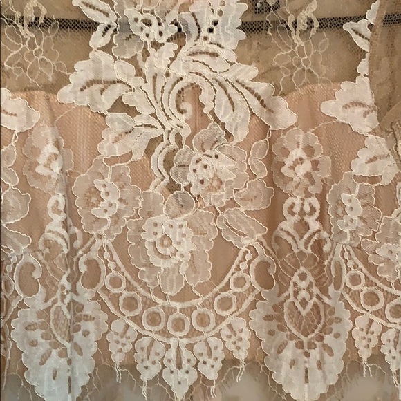 Lace dress - Picture 2 of 3